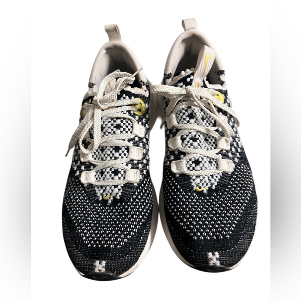 Nike React size 10.5 Black & White Knit Sneakers with Yellow Accents